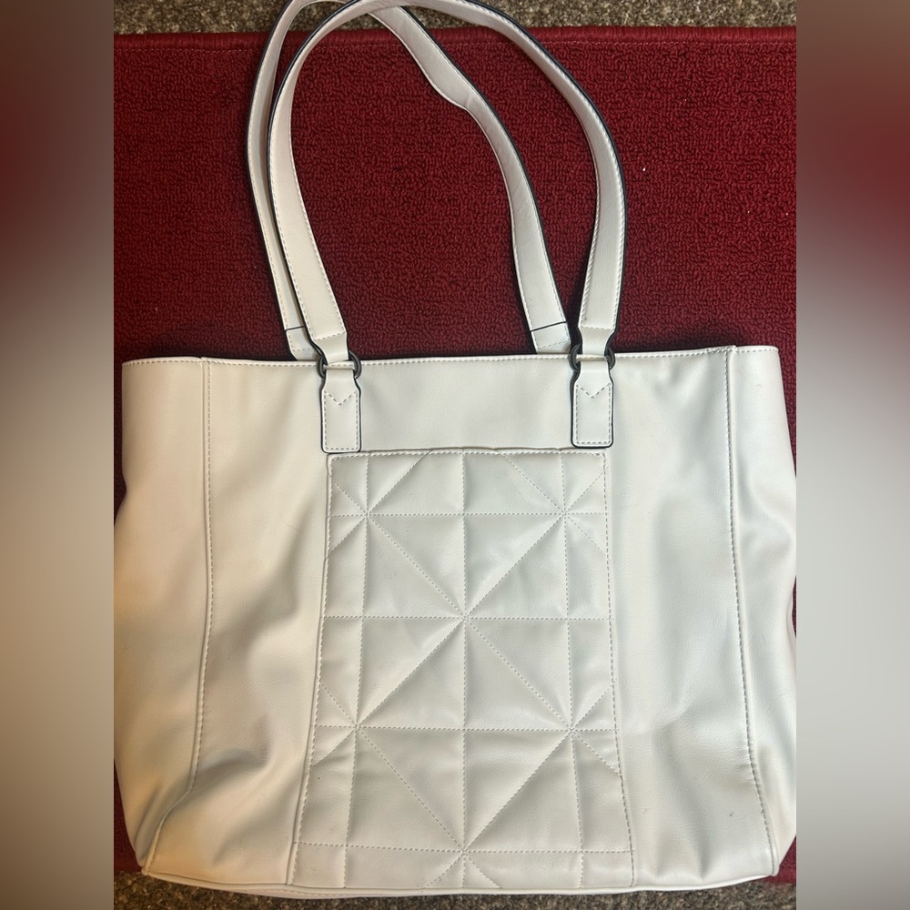 Vera Wang-Elegant White Quilted Tote Bag
